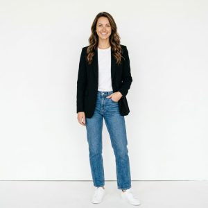 Minimalist Style Guide: How to Look Chic with Less